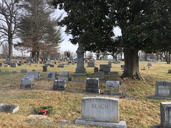 Frankfort Cemetery grounds