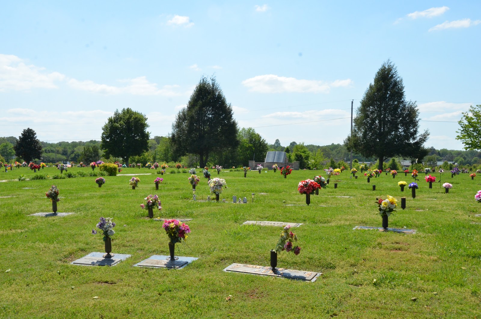 Franklin Memorial Gardens cemetery grounds and headstones