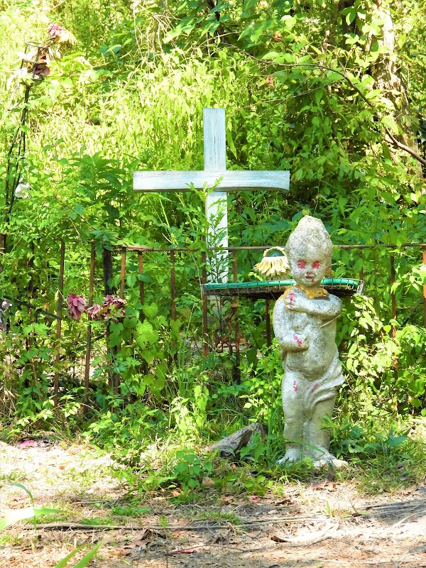 Frenier Cemetery grounds