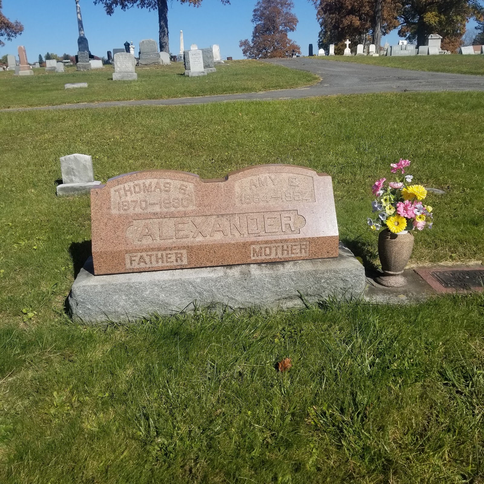 Frostburg Memorial Park cemetery grounds and headstones