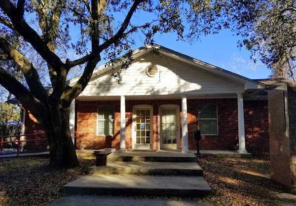 Galveston Memorial Park Cemetery grounds