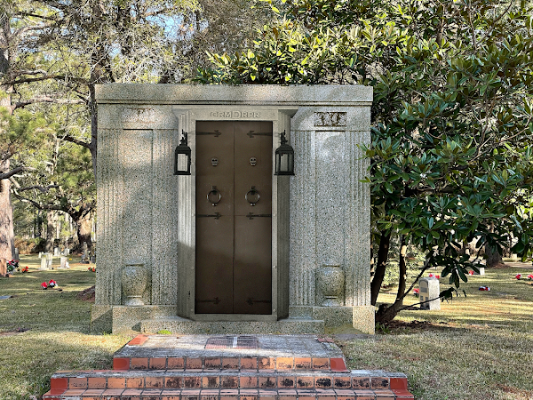 Galveston Memorial Park Cemetery grounds