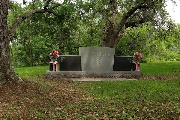 Galveston Memorial Park Cemetery grounds