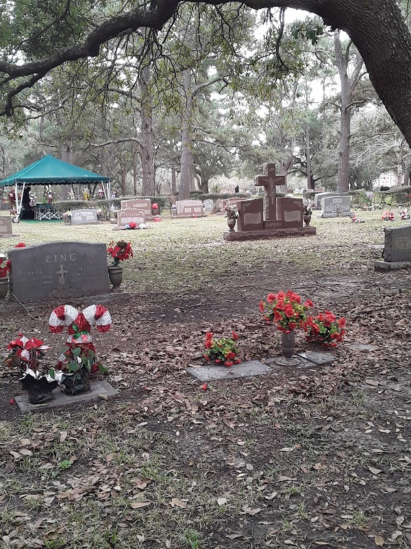 Galveston Memorial Park Cemetery grounds