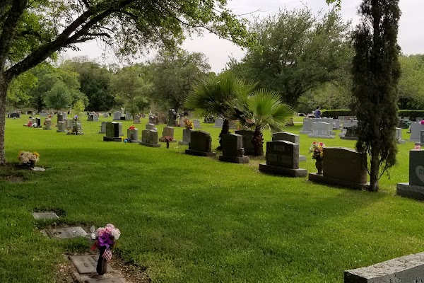 Galveston Memorial Park Cemetery grounds