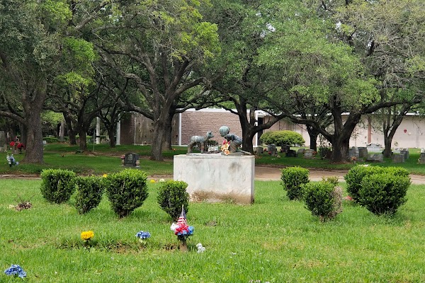Galveston Memorial Park Cemetery grounds