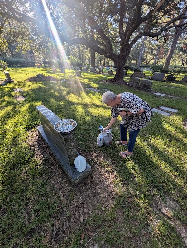 Galveston Memorial Park Cemetery grounds