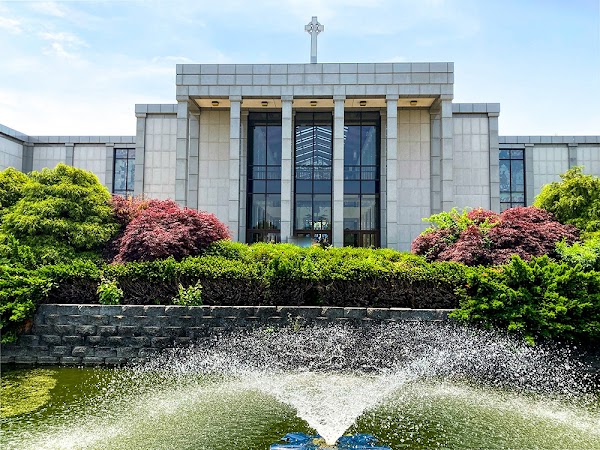 Gate of Heaven Cemetery & Mausoleum grounds