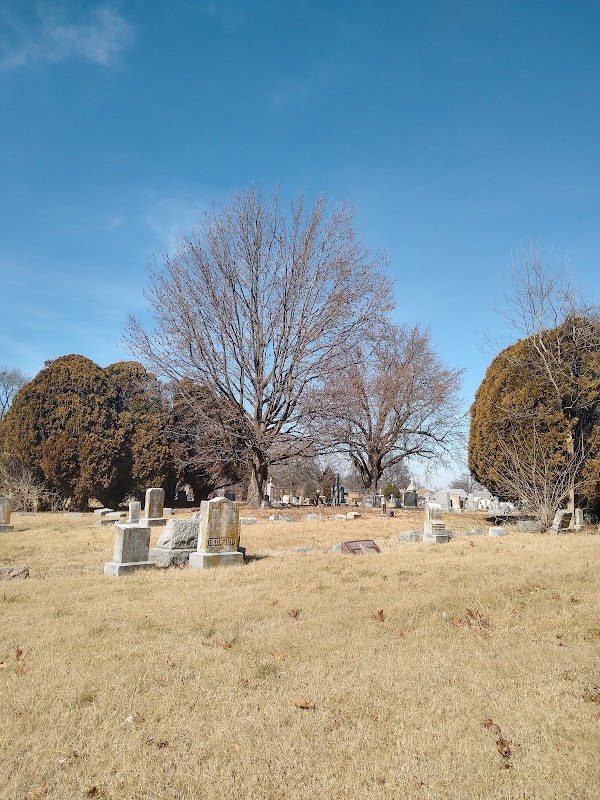 Gatewood Gardens Cemetery grounds