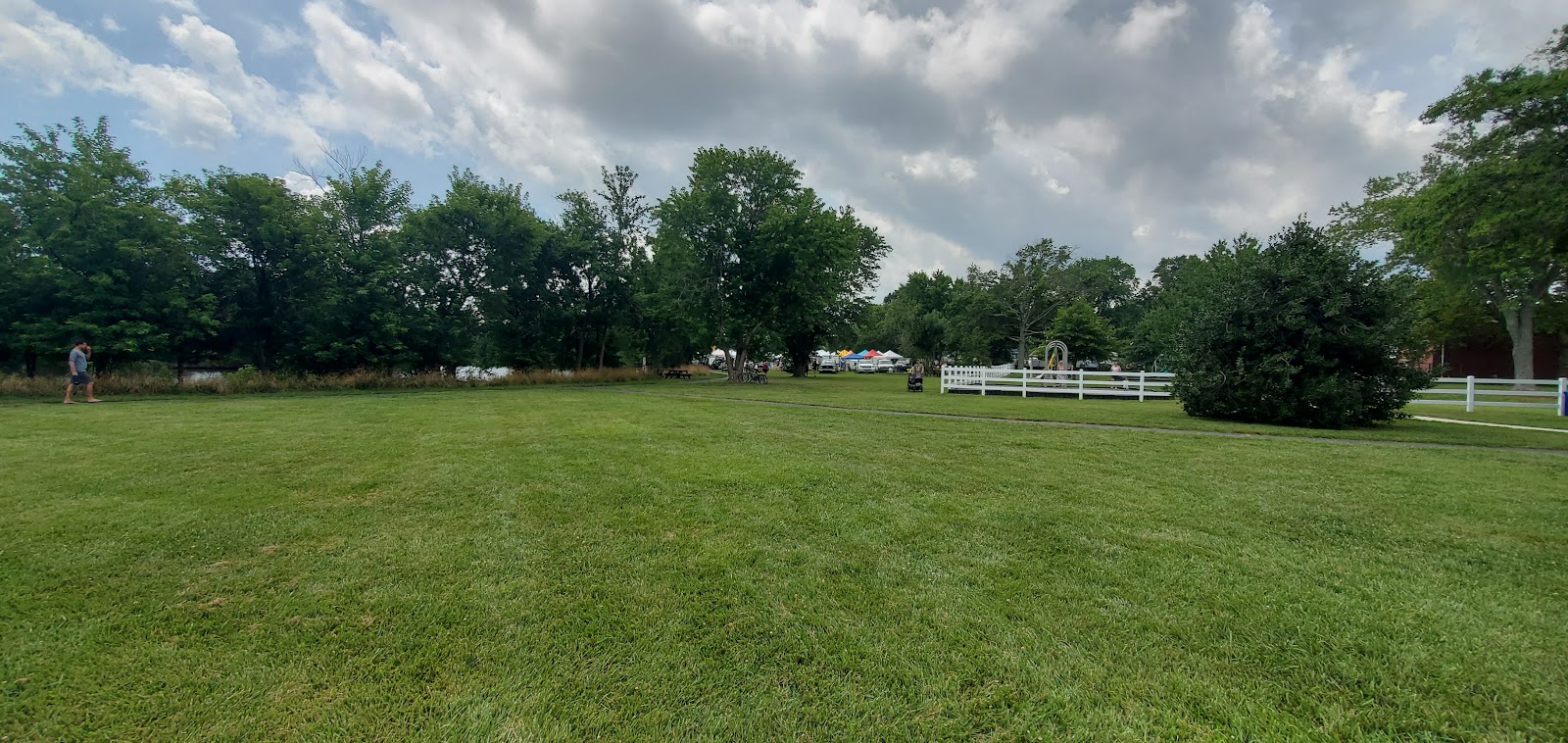 George H. P. Smith Memorial Park cemetery grounds and headstones