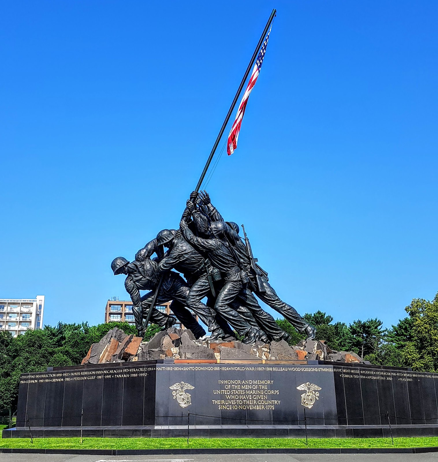 George Washington Memorial Parkway cemetery grounds and headstones