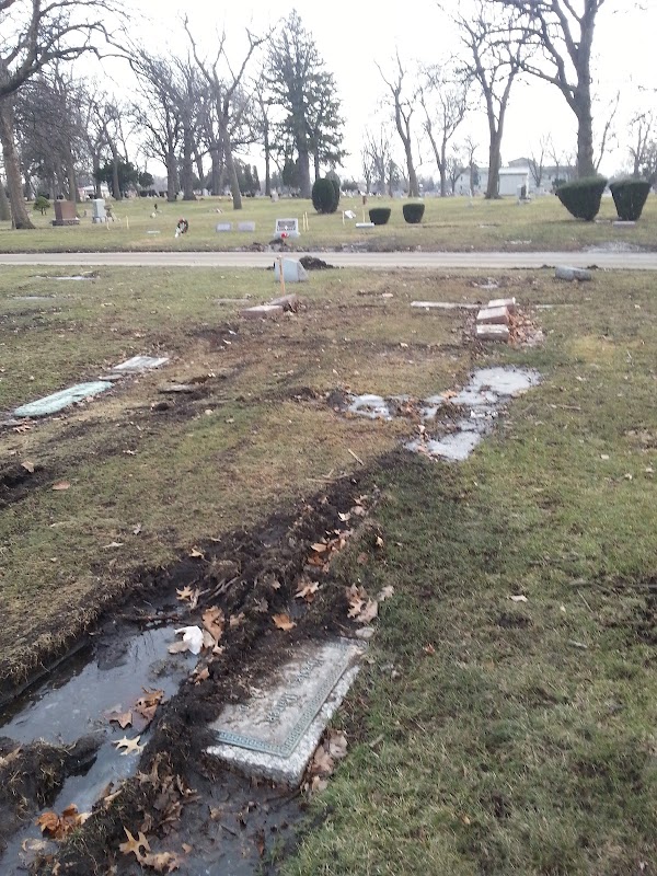 Glen Oaks Cemetery Inc grounds