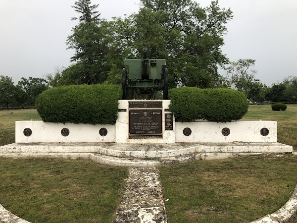 Glen Oaks Cemetery Inc grounds