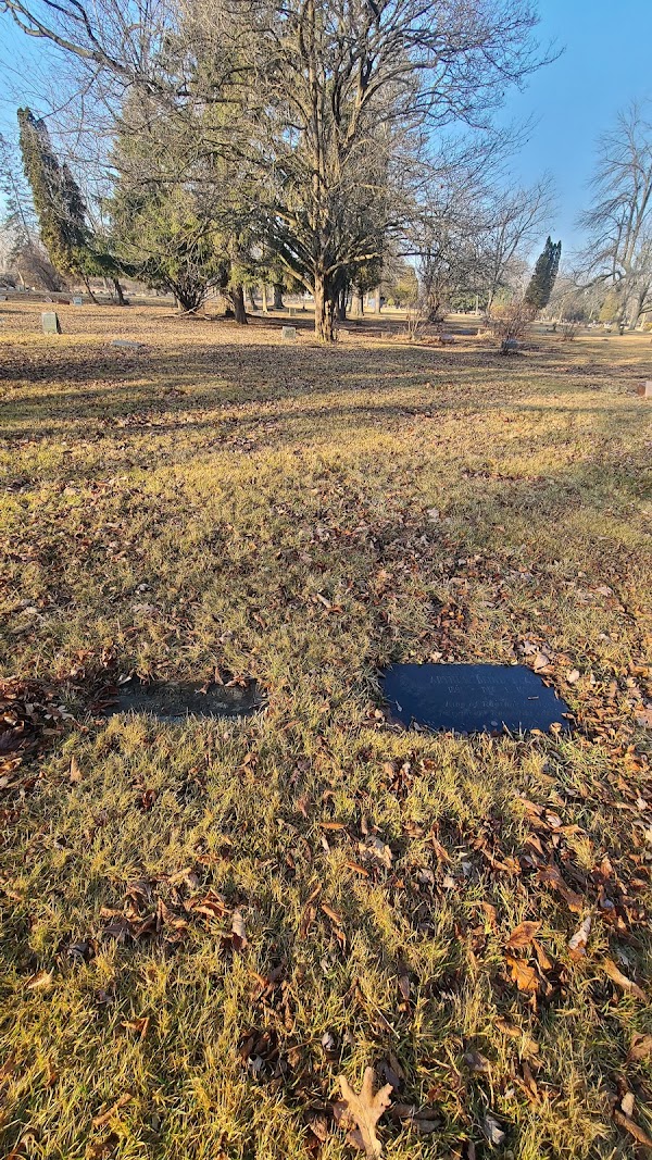 Glen Oaks Cemetery grounds
