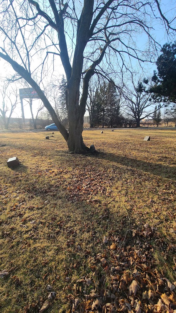 Glen Oaks Cemetery grounds
