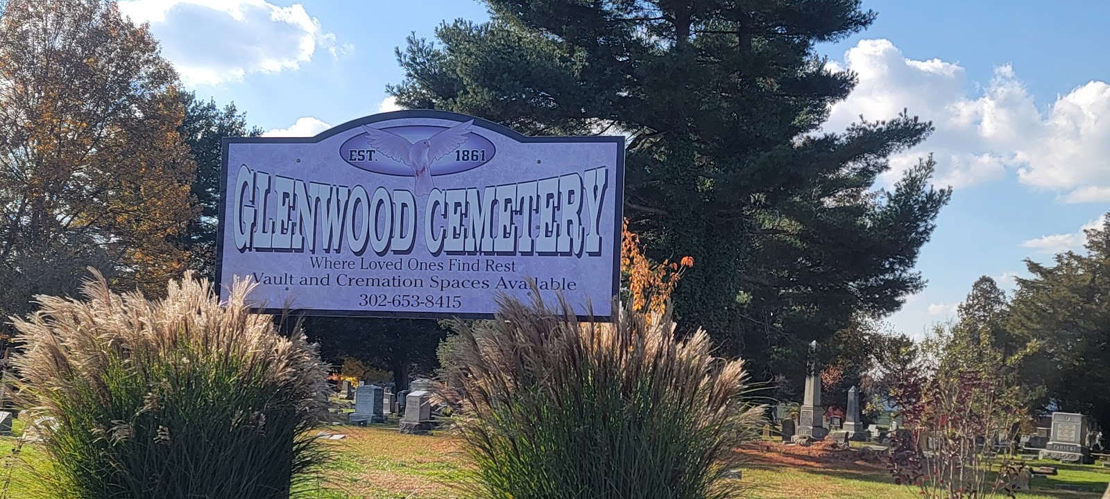 Glenwood Cemetery cemetery grounds and headstones
