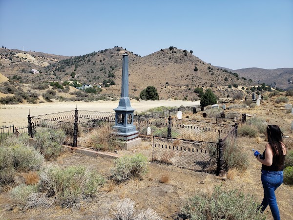 Gold Hill Cemetery grounds