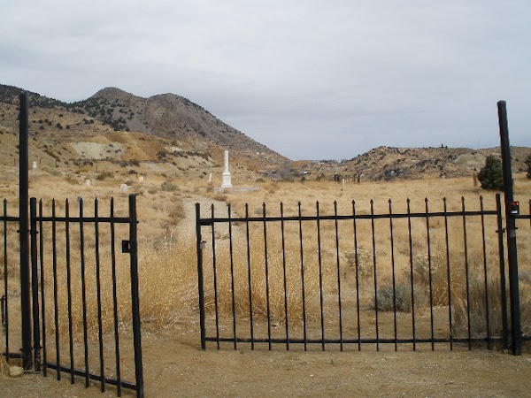 Gold Hill Cemetery grounds