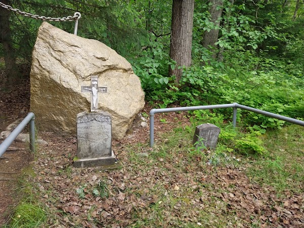 Gold Rush Cemetery grounds