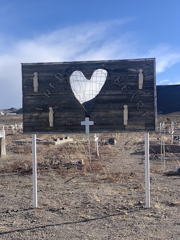 Goldfield Cemetery grounds