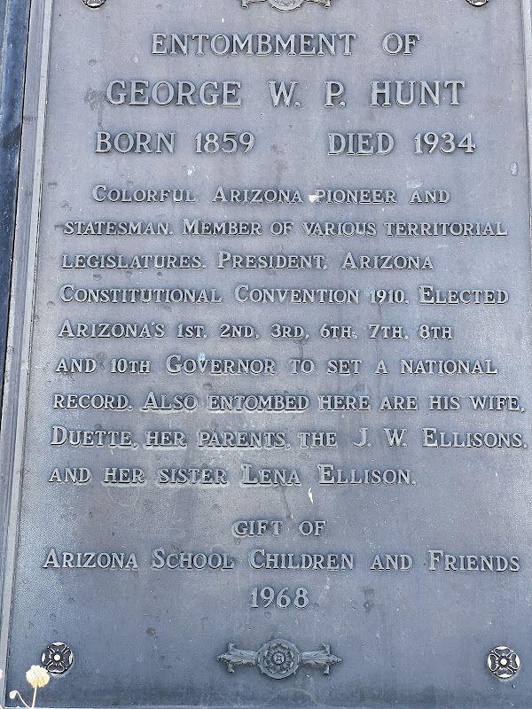 Governor Hunt Tomb grounds
