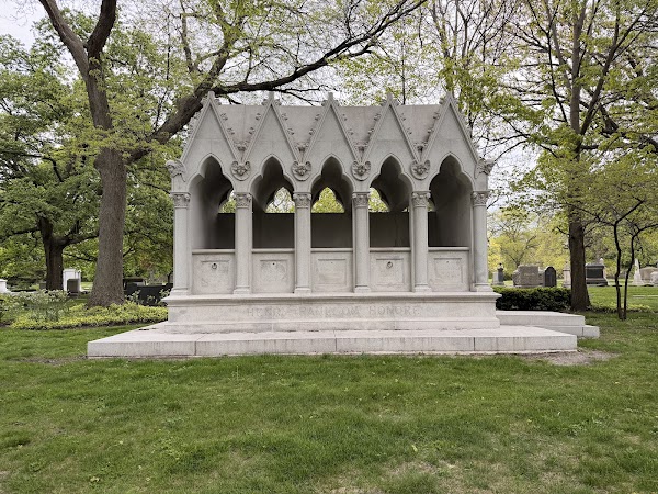 Graceland Cemetery grounds