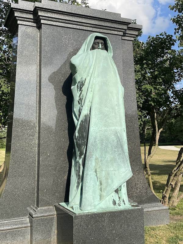 Graceland Cemetery grounds