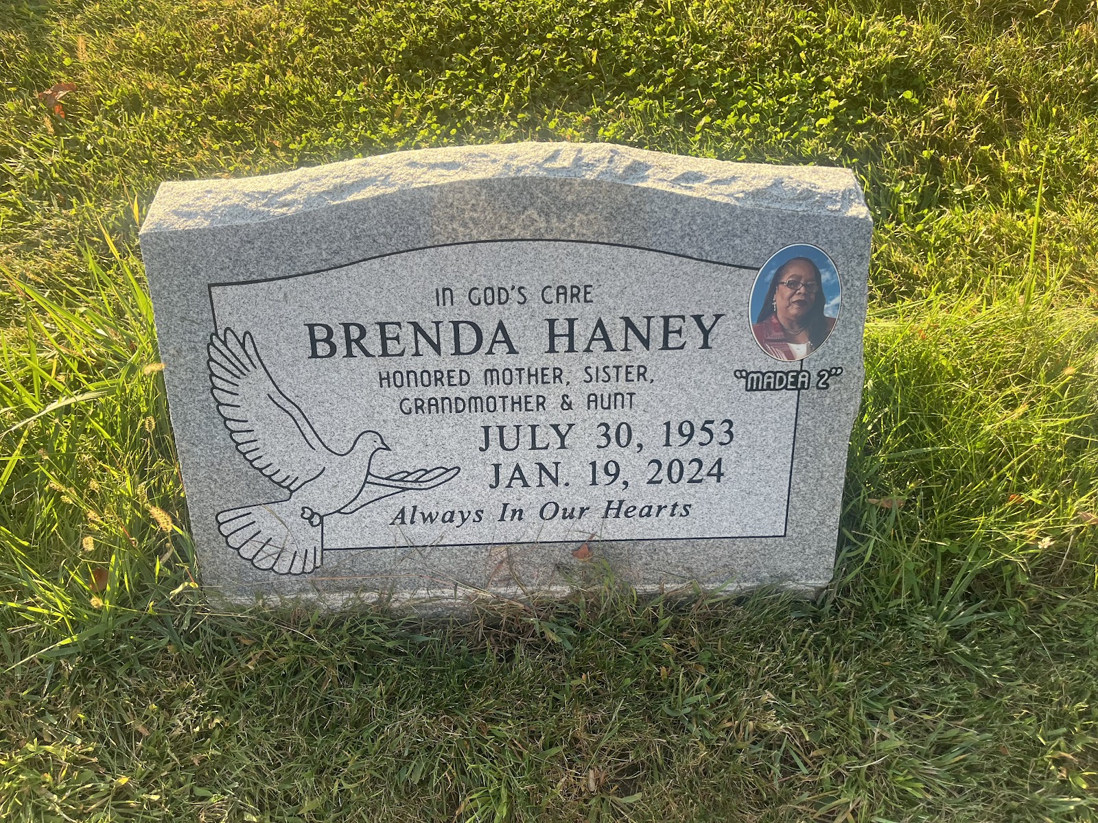 Graceland Cemetery headstone and grounds