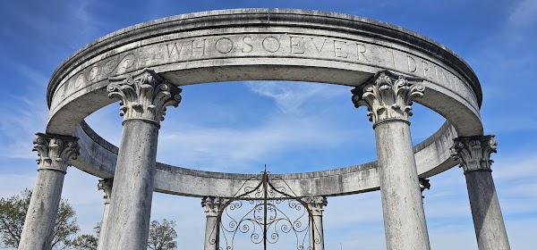 Graceland Cemetery West grounds