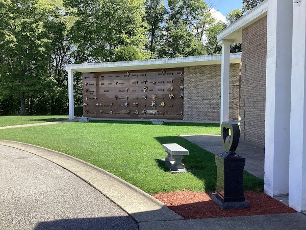 Graceland Memorial Park Inc grounds