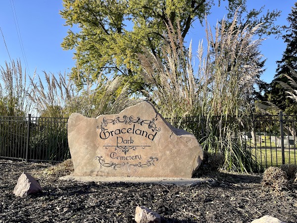 Graceland Park Cemetery grounds