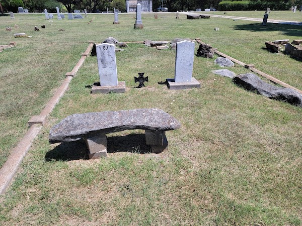 Granbury Cemetery grounds