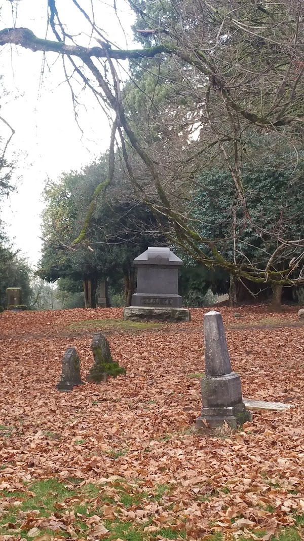 Grand Army of the Republic Cemetery grounds