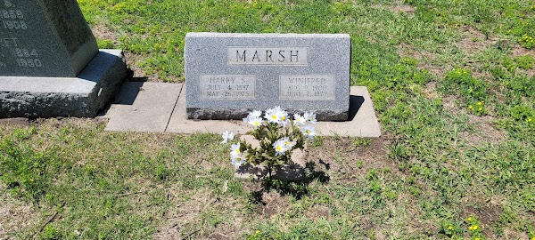 Grand Island Cemetery grounds