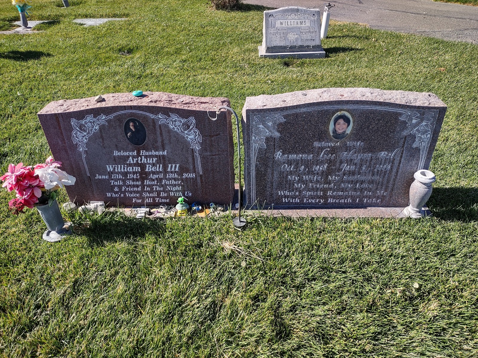 Grandview Cemetery cemetery grounds and headstones