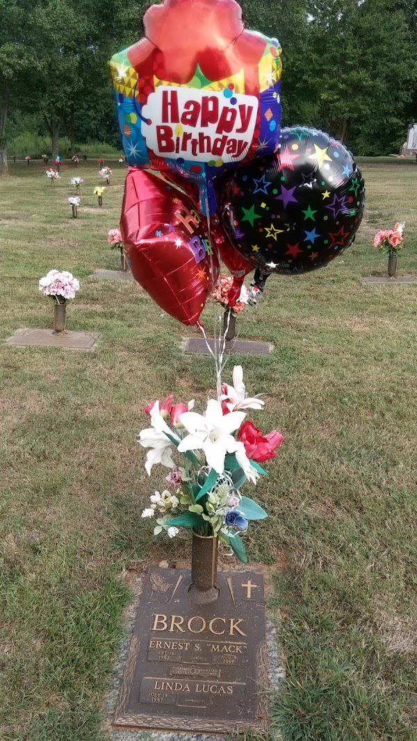 Grandview Memorial Park grounds