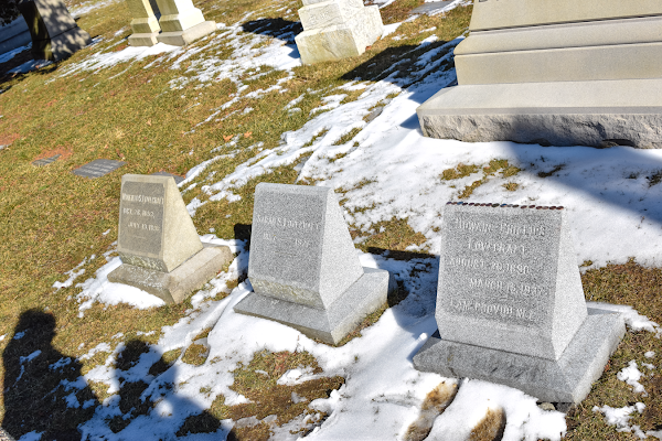 Grave of HP Lovecraft grounds