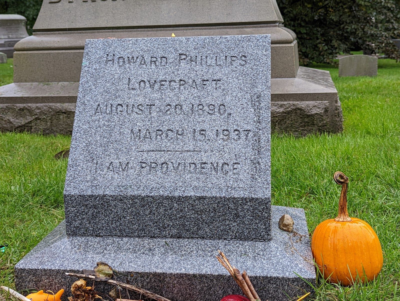 Grave of HP Lovecraft cemetery grounds and headstones