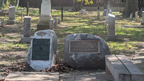 Gravesend Cemetery grounds