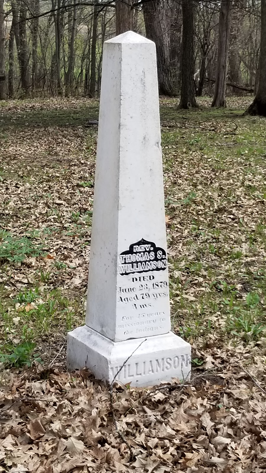 Green Lawn Cemetery cemetery grounds and headstones