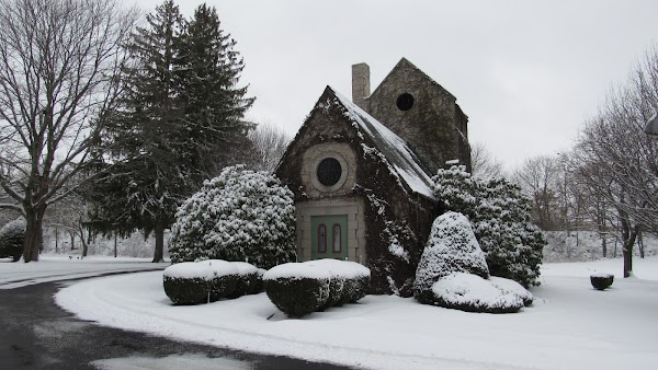Greenlawn Cemetery Assn Inc grounds