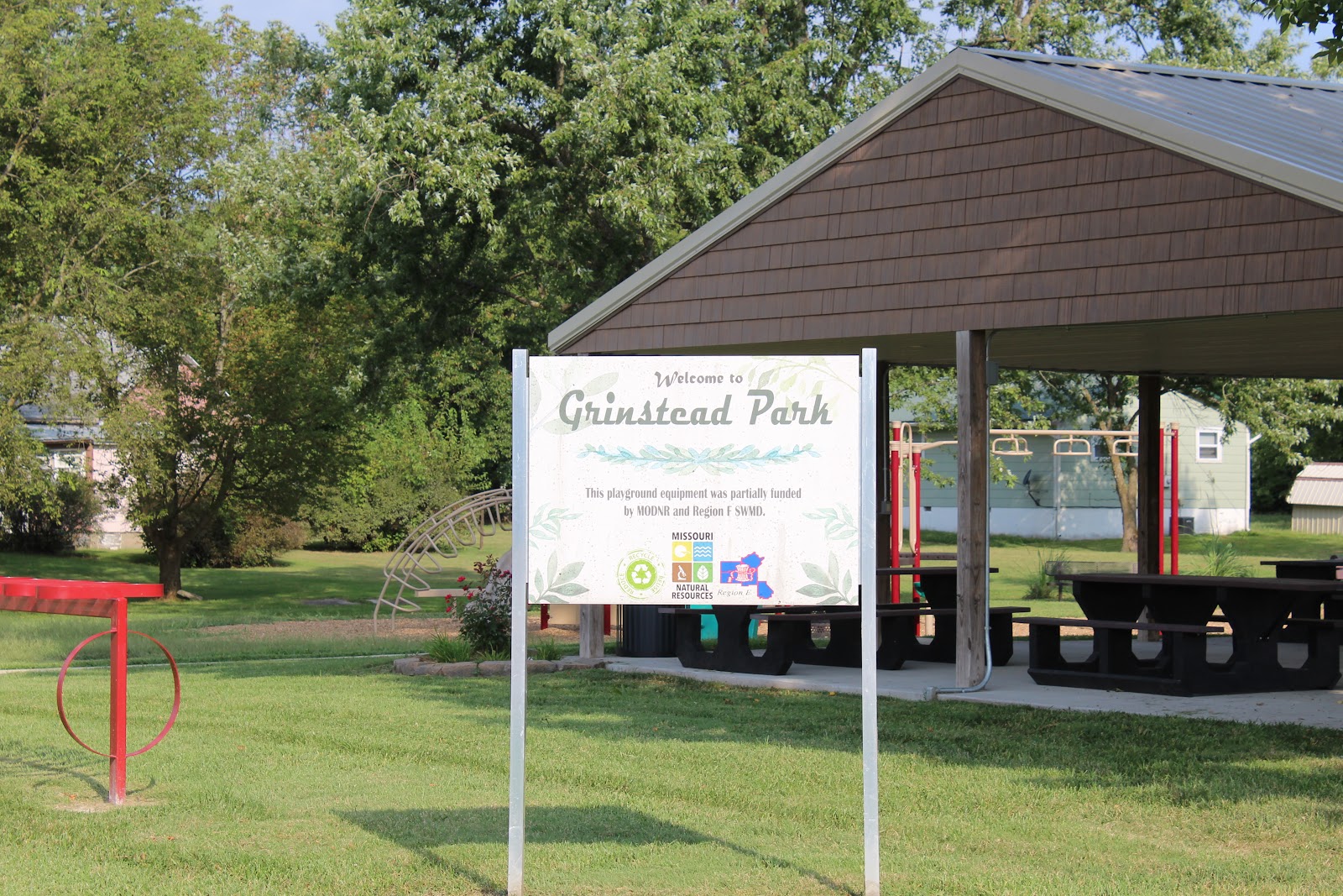 Grinstead Memorial Park cemetery grounds and headstones