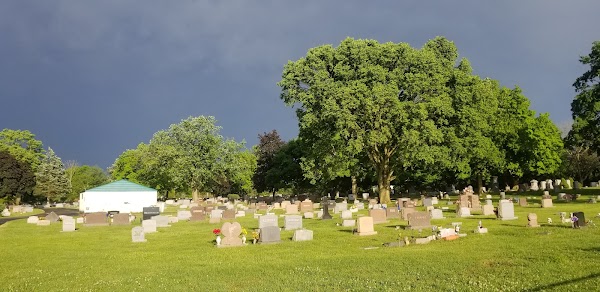 Grove City Cemetery grounds