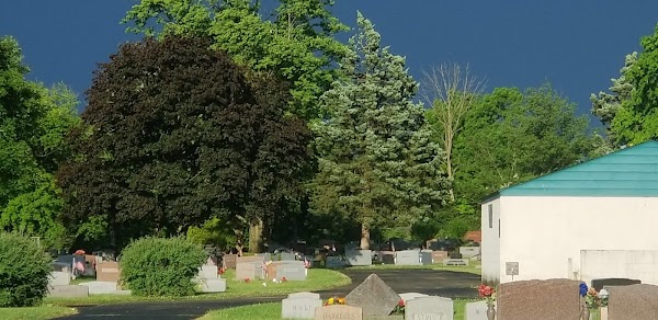 Grove City Cemetery grounds
