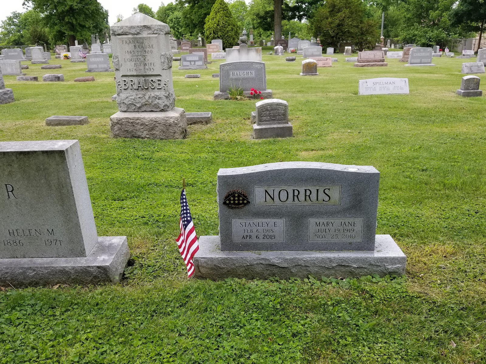 Grove City Cemetery cemetery grounds and headstones