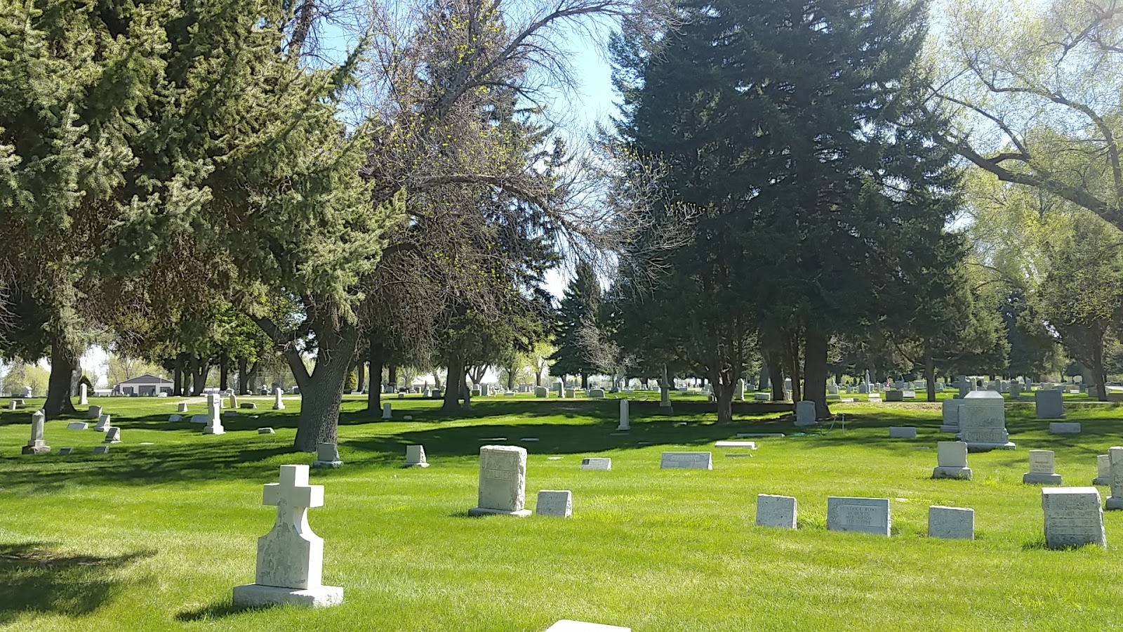 Grove City Cemetery/Blackfoot cemetery grounds and headstones