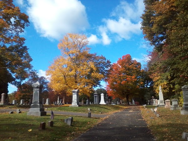 Grove Hill Cemetery grounds