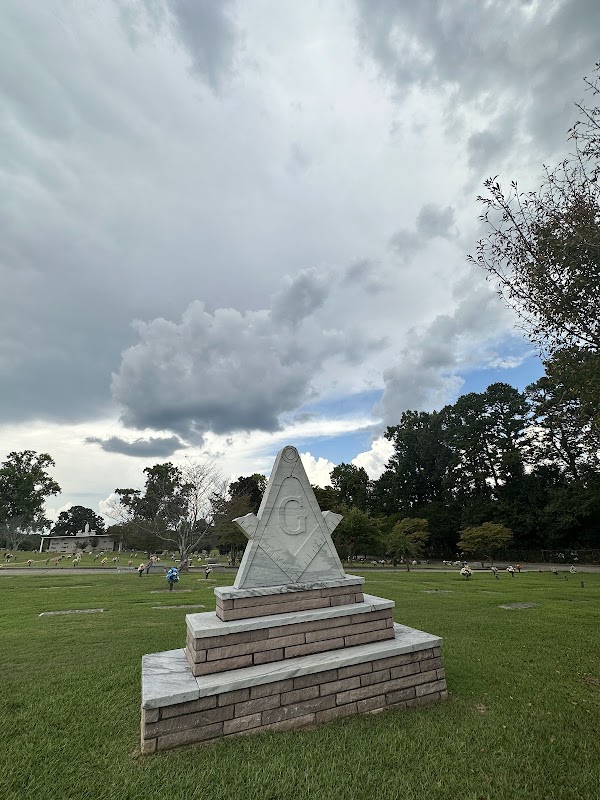 Gwinnett Memorial Park grounds
