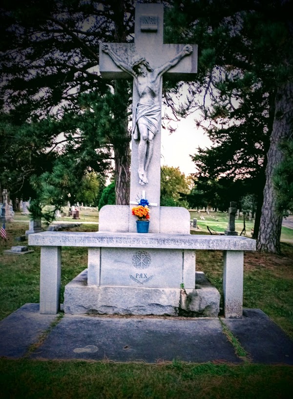 Gypsum Hill Cemetery grounds