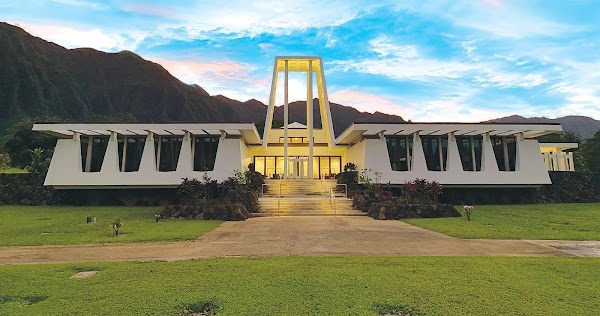 Hawaiian Memorial Park Mortuary grounds